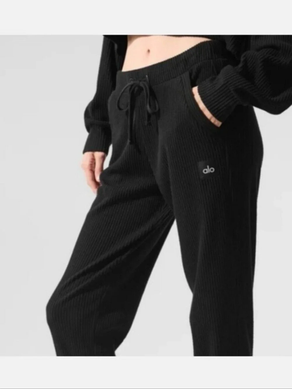 ALO YOGA MUSE SWEATPANT IN BLACK